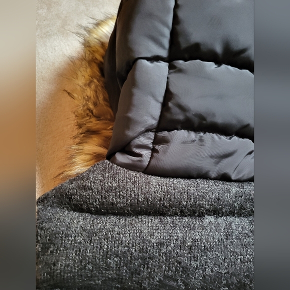 ZARA Vest with Faux Fur Trimmed Hood Medium - Picture 7 of 13